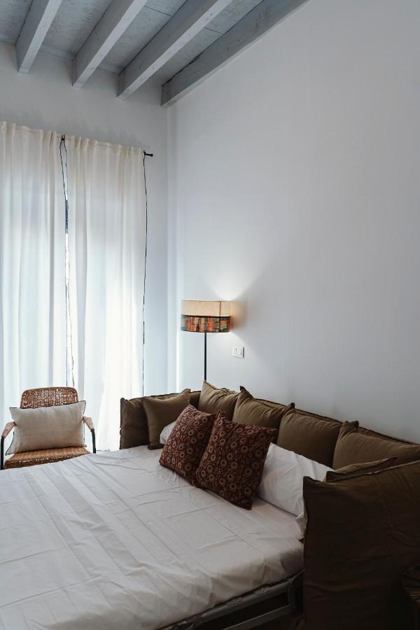 O&l Punonrostro Bright Minimalist Appartement
