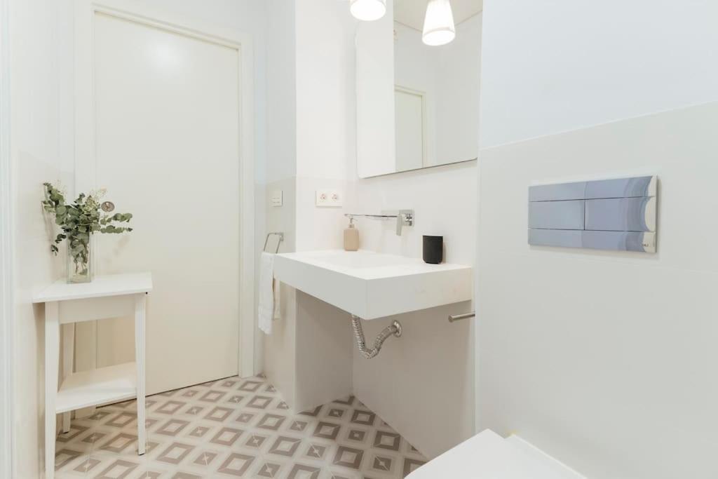 O&l Punonrostro Bright Minimalist Apartament